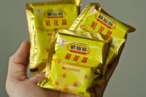 Instant chrysanthemum tea