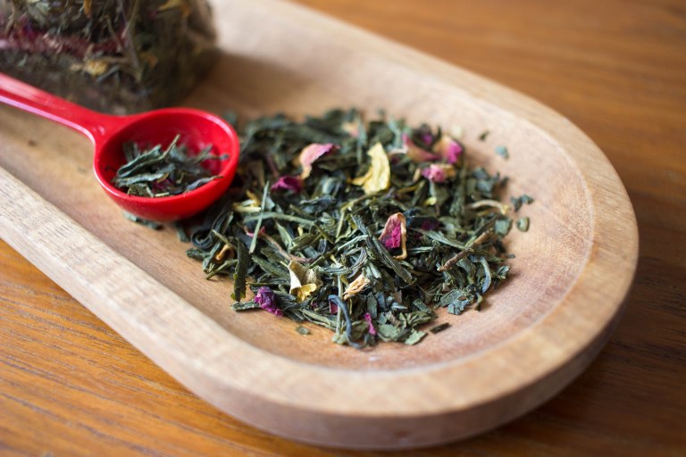 Green tea with cactus flowers